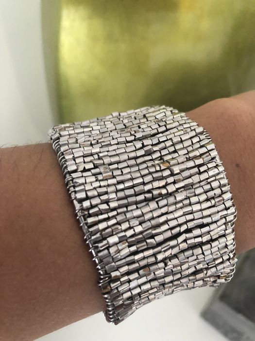 Pulseira miçangas prateadas