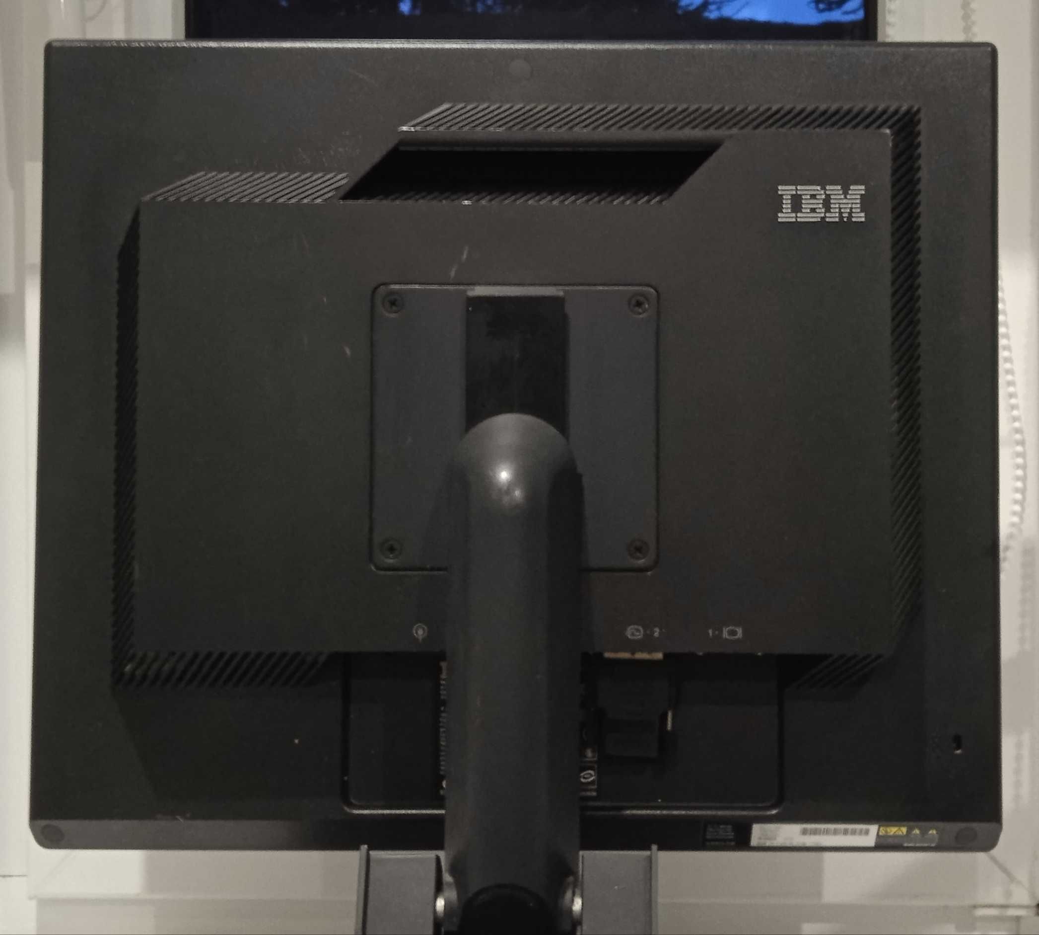 Monitor IBM 9419-HB7 19""