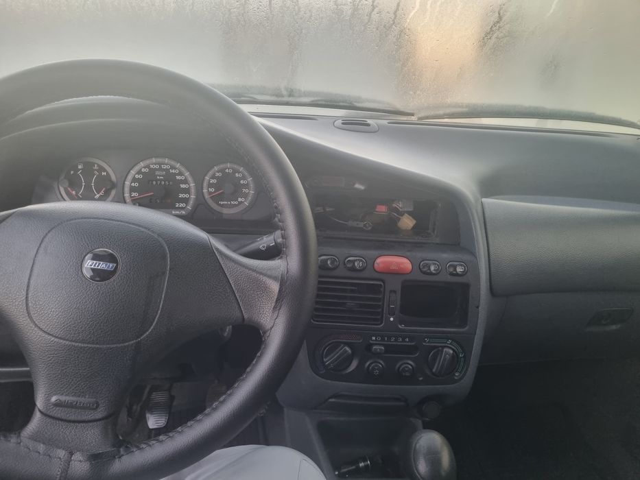 Fiat Palio Weekend 75 com motor avariado