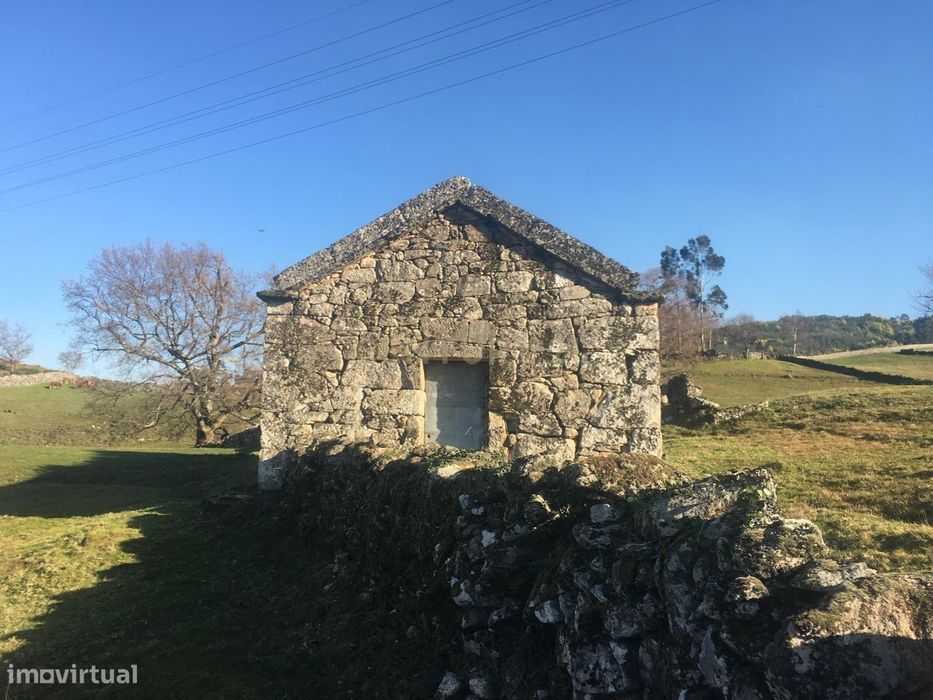 Quinta com água Nascente na Zona de Gerês
