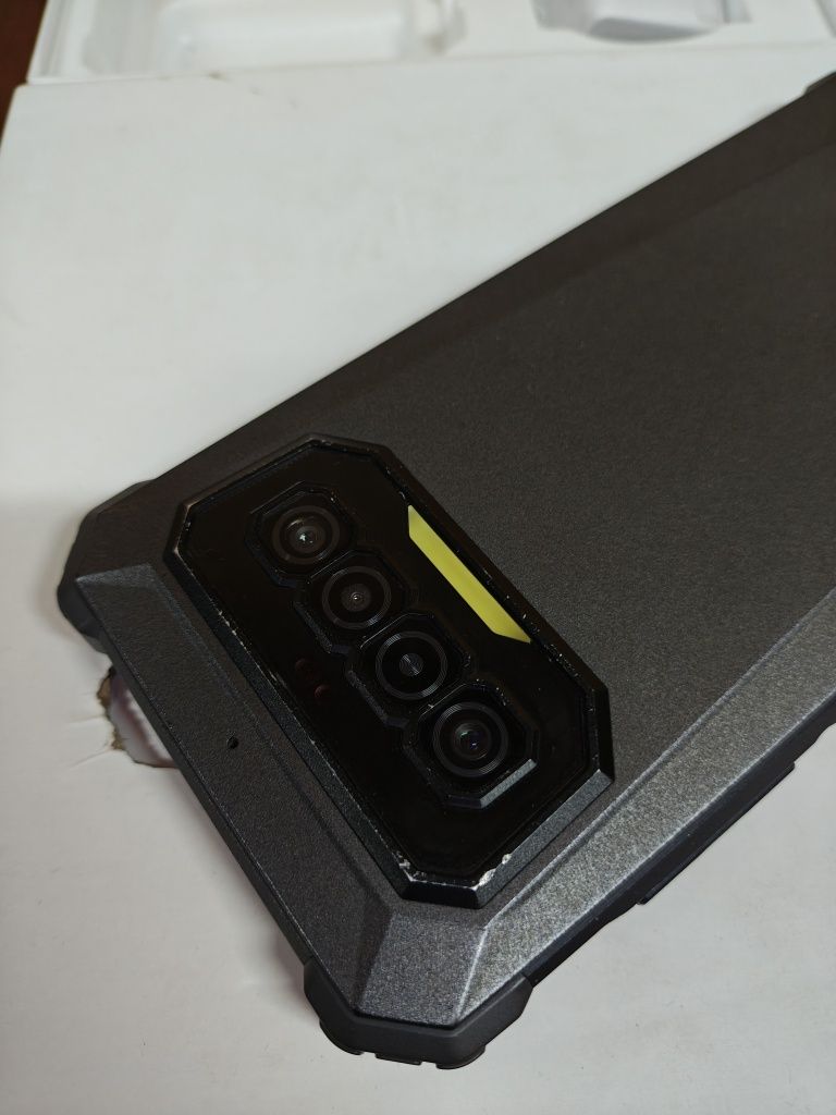 Захищений смартфон Oukitel F150