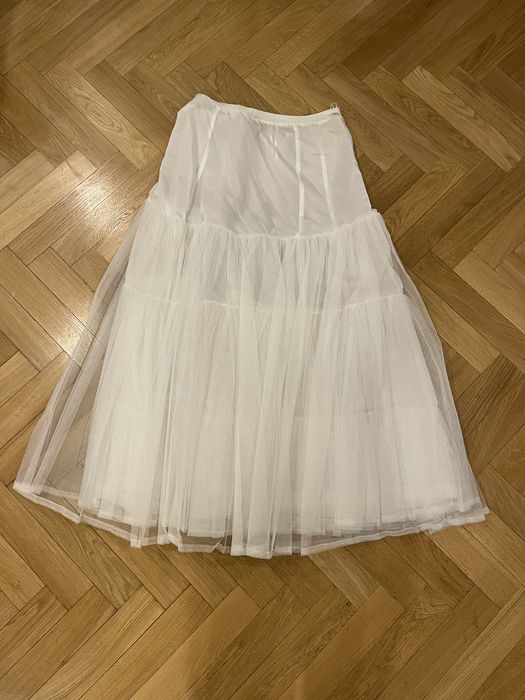 Suknia ślubna z gorsetem, spódnicą i tiulem