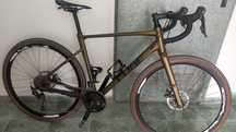 Bicicleta Gravel Cube Nuroad Pró