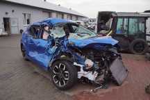 Auto na części - Ford Puma MK2 1.0 EcoBoost 125 KM B7JB N1T1-7000-DA Desert Island Blue 2023R Silnik Skrzynia Drzwi Szyba Zderzak Klapa Lampa Sterownik Moduł Czujnik Fotel Wyświetlacz Deska Kokpit Kierownica