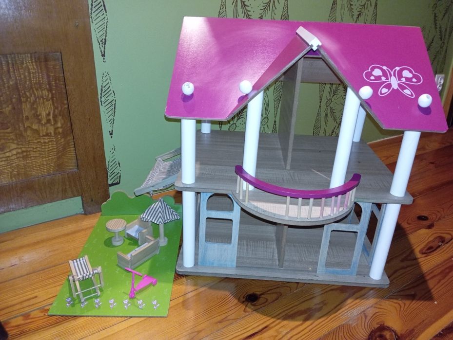 Drewniany domek dla lalek Einhorn z mebelkami