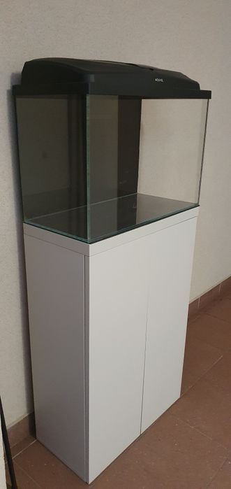 Zbiornik akwarystyczny z wyposażeniem+szafka.