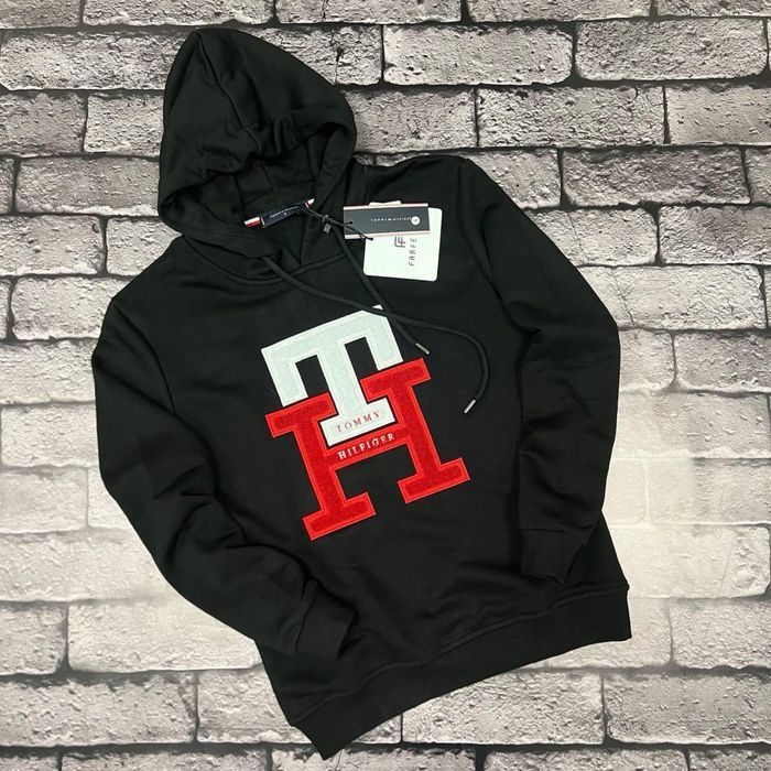 ЦЕНА ТАКОГО 2800! Женсое худи с замком Tommy Hilfiger черная кофта топ