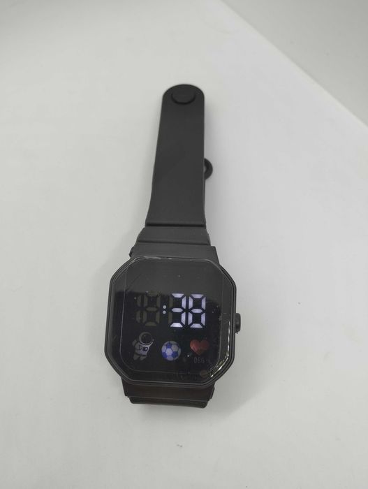 Стильний годинник у стилі Харадзюку з LED-підсвічуванням та календарем