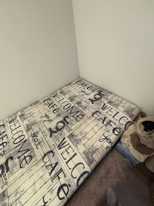 Łóżko jednoosobowe 90x200 z pojemnikiem i zagłówkiem