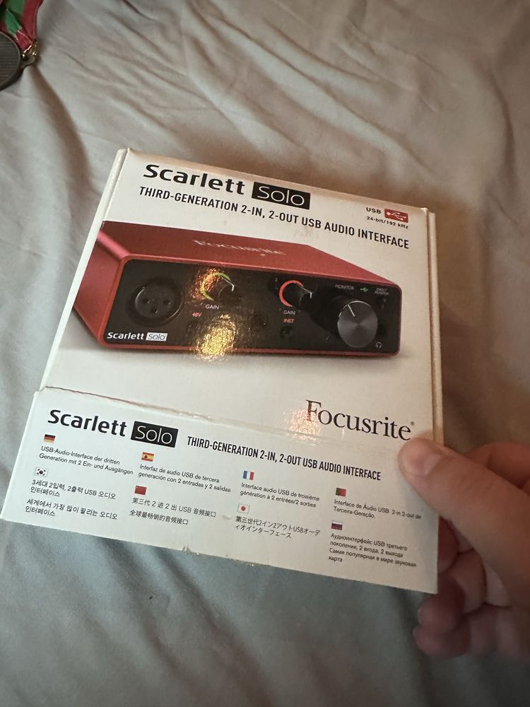 Focusrite Scarlett 2i2 3rd NT1A Bundle