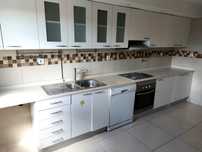 Cozinha branca usada