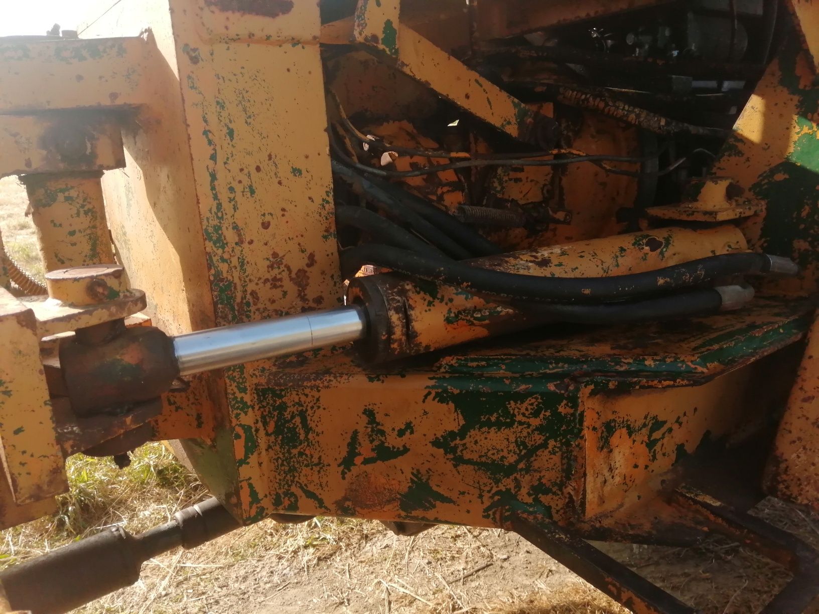 Dumper todo terreno 4+4 todo hidráulico
