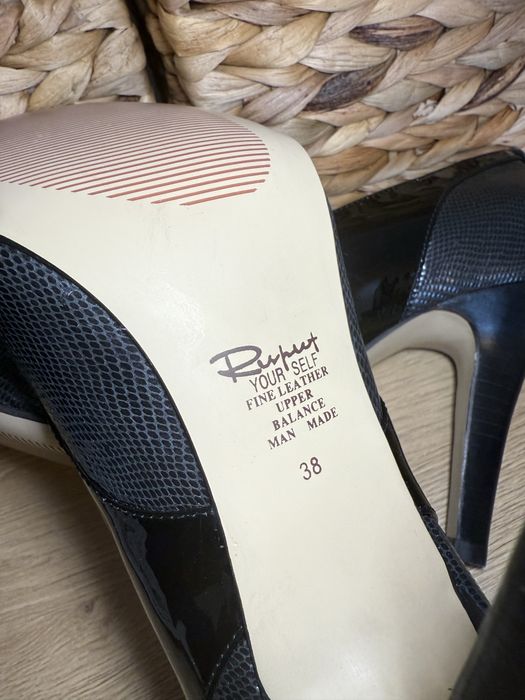 Туфлі шкіряні нові Respect 38