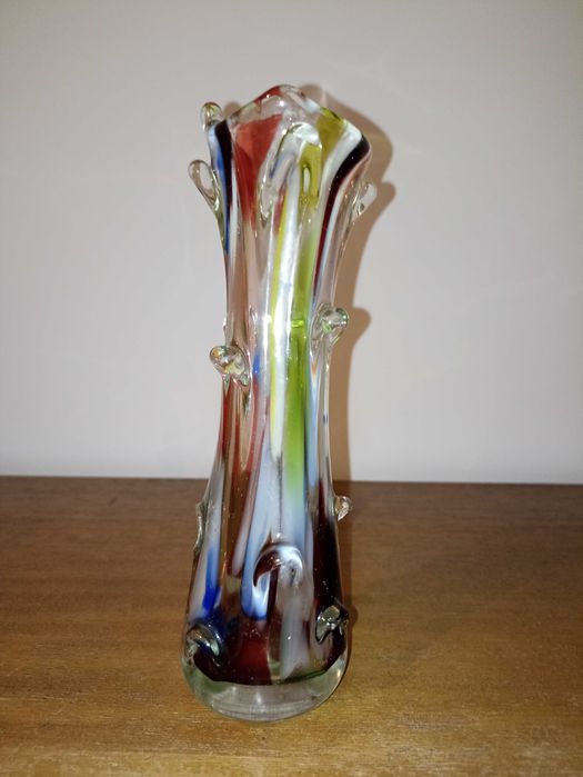 Sprzedam wazon, szkło kolorowe wys. 22 cm. Cena 80 zł.