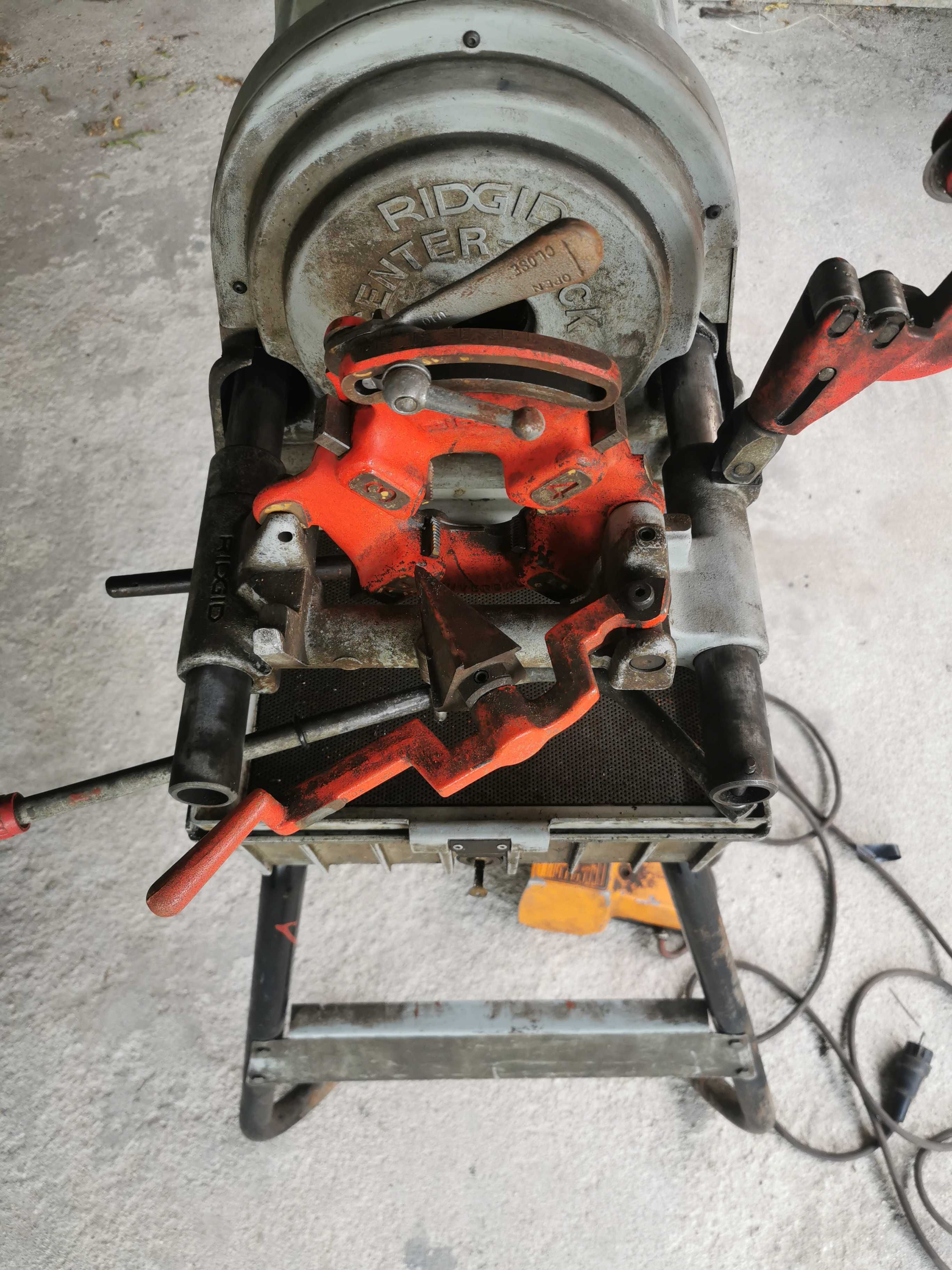 Maquina de roscar Ridgid 1822 - até 2polegadas