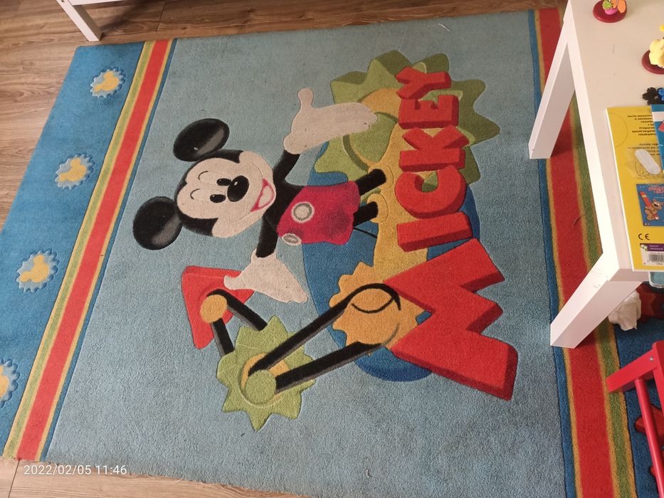 Sprzedam dywan Myszka Miki,wymaga odświeżenia