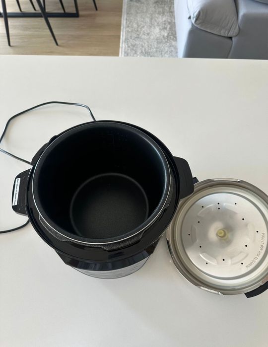 Panela de Pressão Elétrica NEWLUX Chef Pot V220 6L (1000W)