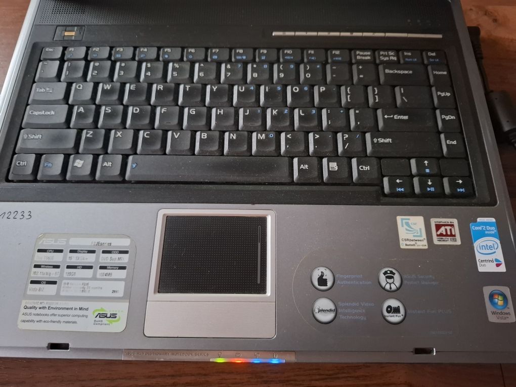 Laptop ASUS model F2JE