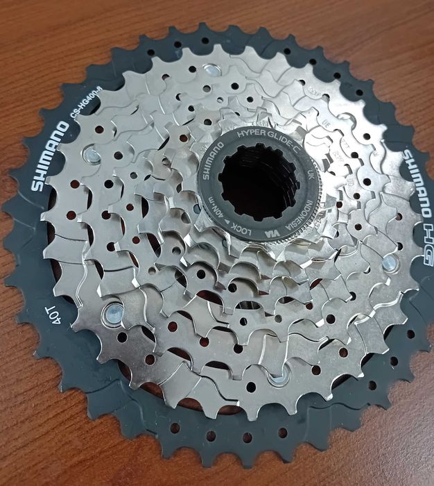 Kaseta  Shimano  CS-HG400  8 rzędowa, 11-40T,  stalowa / NOWA /.