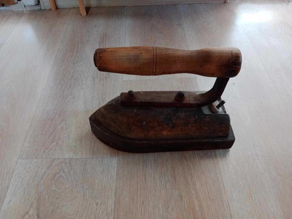 Zabytkowe żelazko krawieckie PRL