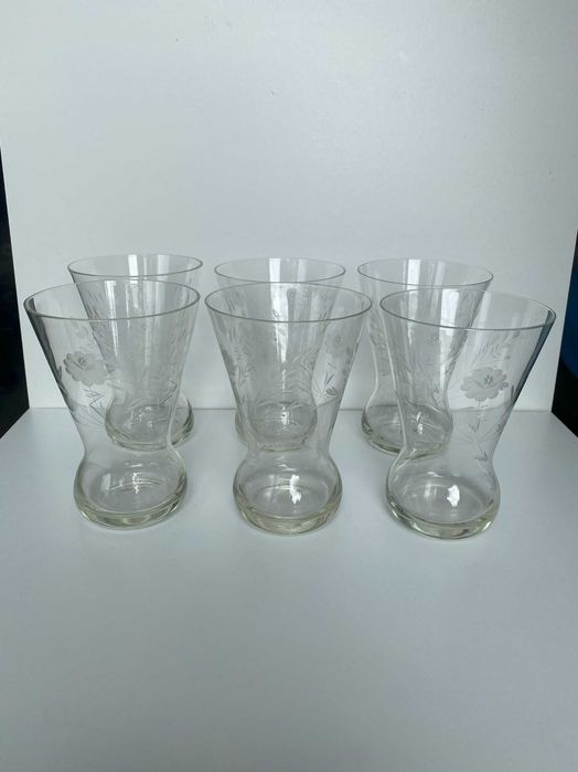 zestaw starych szklanek szlifowanych ze wzorami 6szt.