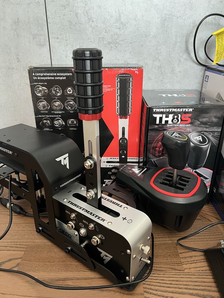 Комплект Thrustmaster: кермо T300RS GT + ручник + шифтер + кріплення