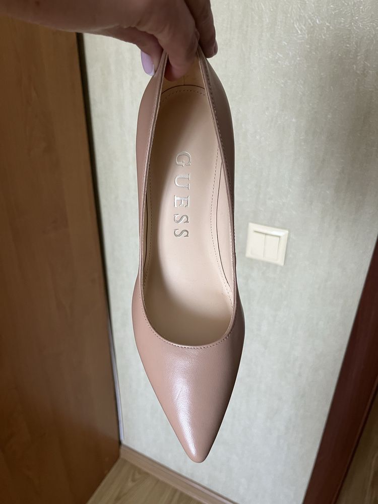 Туфли фирмы Guess