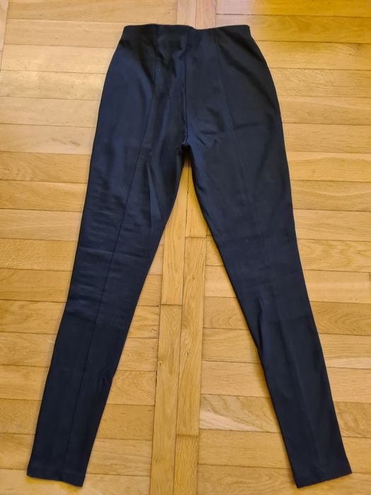 Czarne legginsy Avon rozmiar S, przeszycia na kolanach