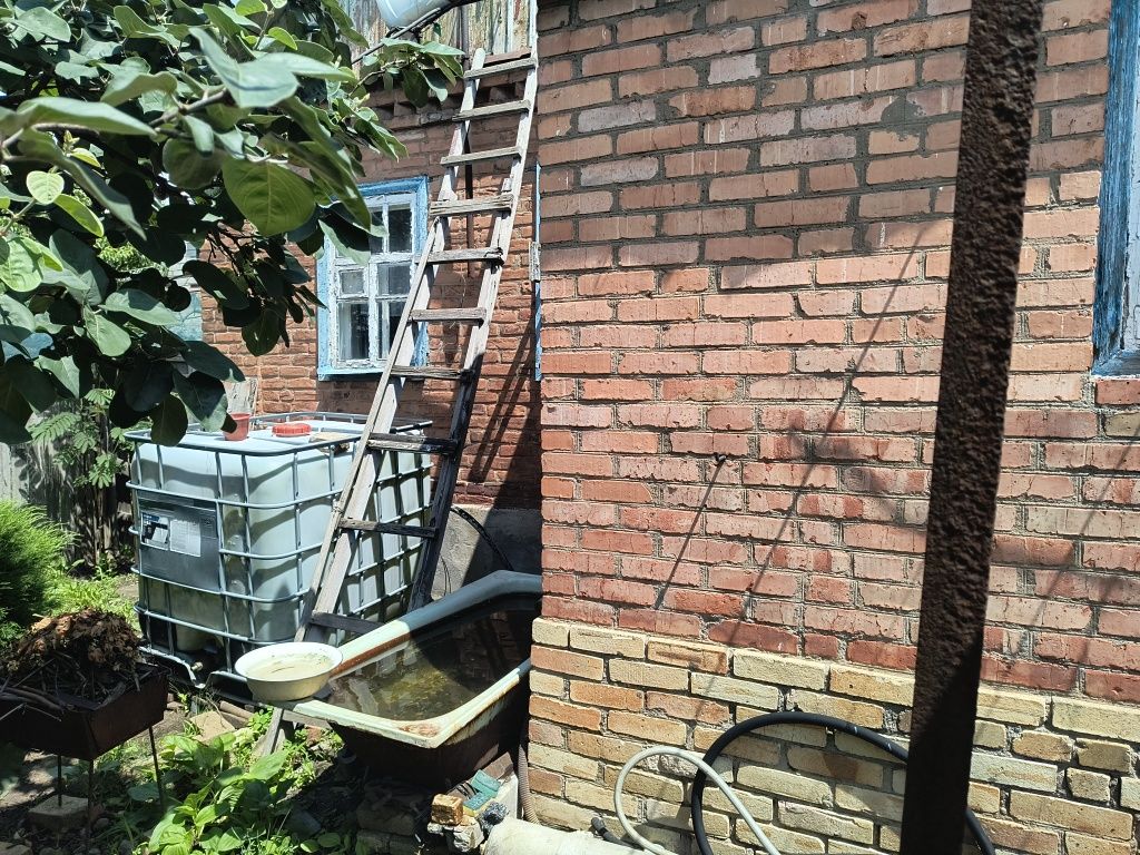 Продаж невеликого будинка