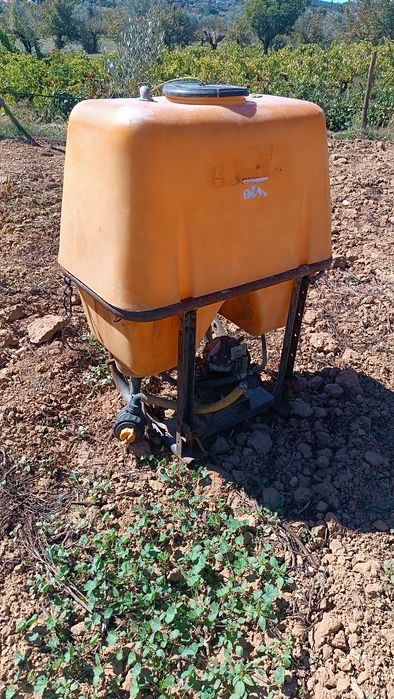 Pulverizador 300 litros
