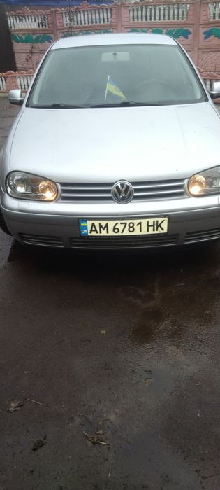 Машина Volkswagen Golf