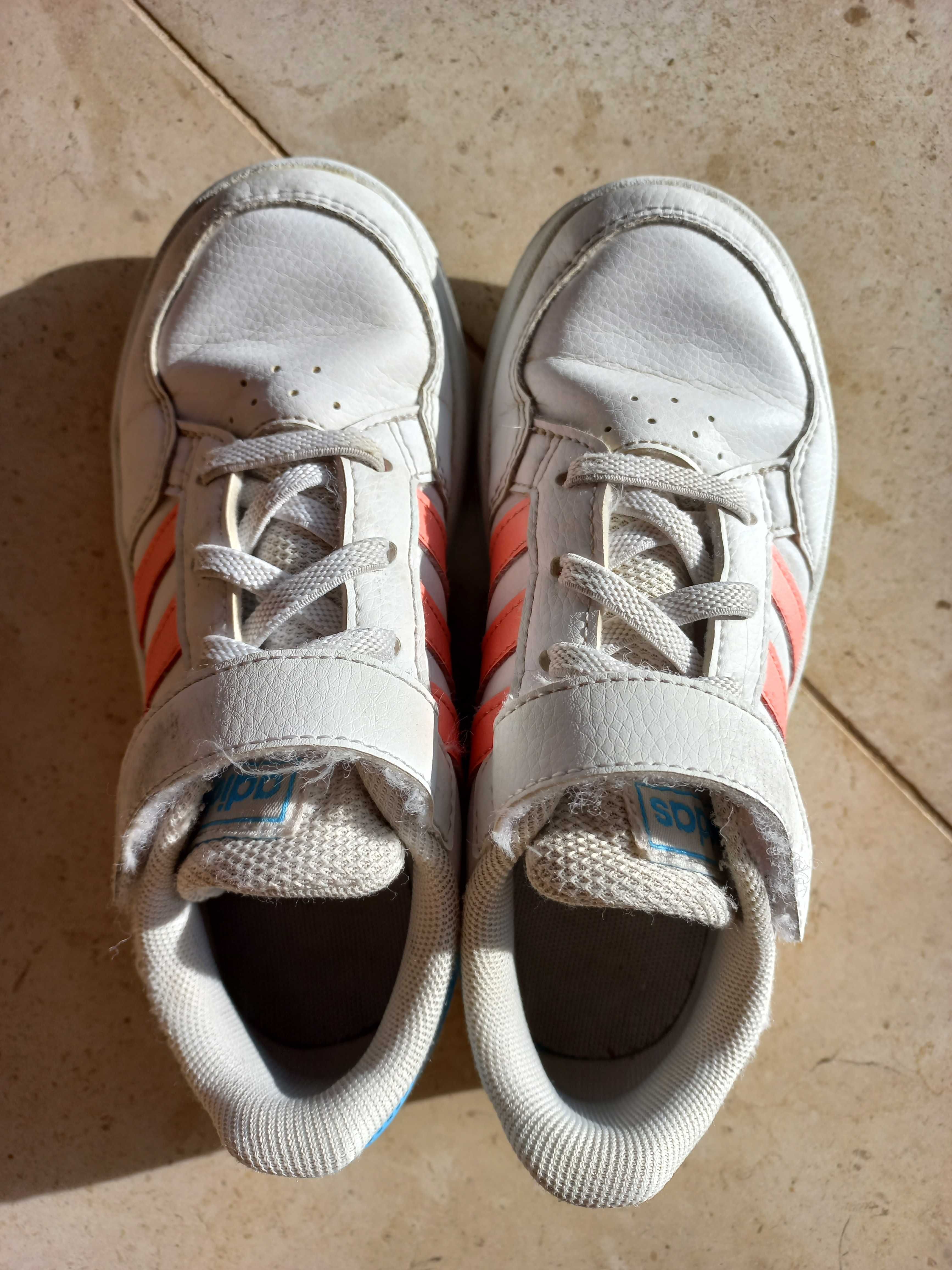 Ténis adidas originais, em muito bom estado, tamanho 30