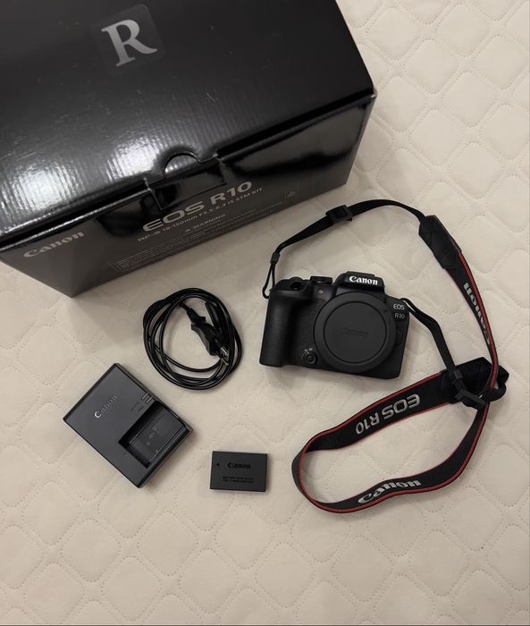 Бездзеркальна canon R10 (body) пробіг 10 тис.