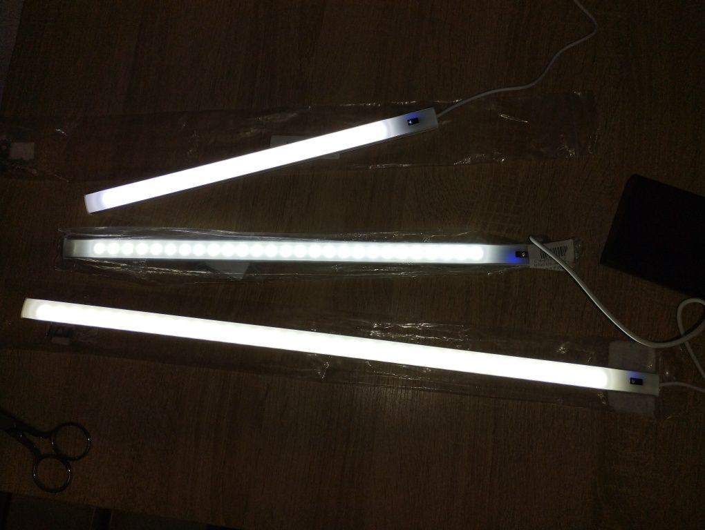 LED лампа з датчиком движения (руху) працює від павербанку і розетки