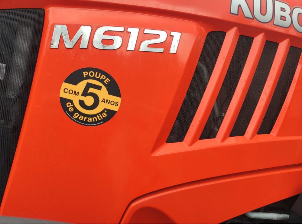 Trator Kubota M6121 como novo