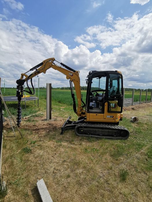 Usługi koparko-ładowarką, minikoparka 2.8 t. wiertnica, młot, wywrotka