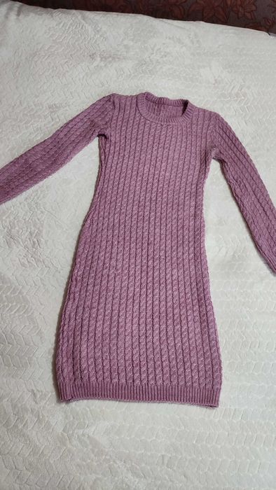 Сукні жіночі в'язані розміру M. Ціна за кожну - 200 грн.