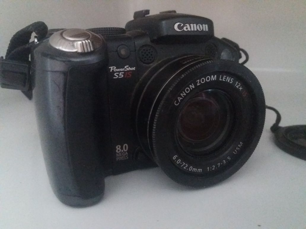 Продам полузеркальный Canon S5IS