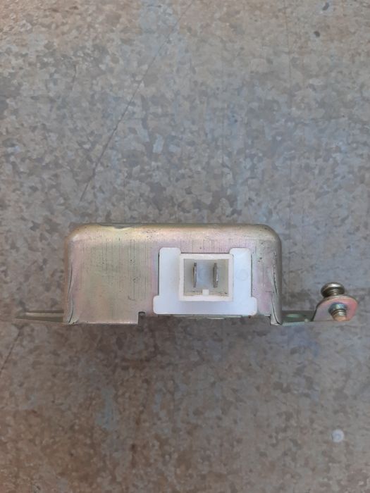 Рамка заднего стекла УАЗ-469, реле регулятор, датчик включения .