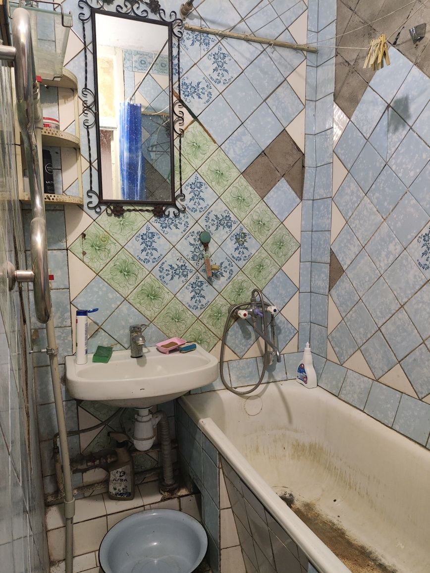 Продам 4 кв. ул. Валентиновская (Блюхера), д.64 этаж 7/9 под ремонт.