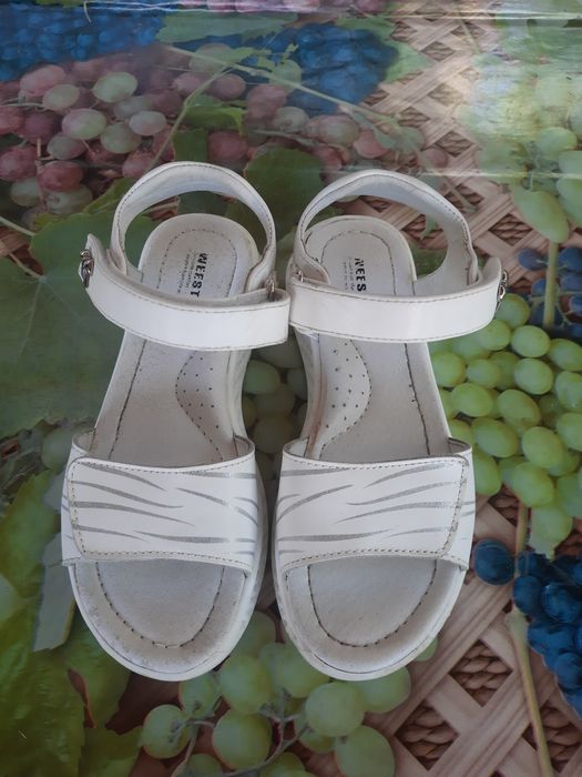 Продам дитячі сандалі