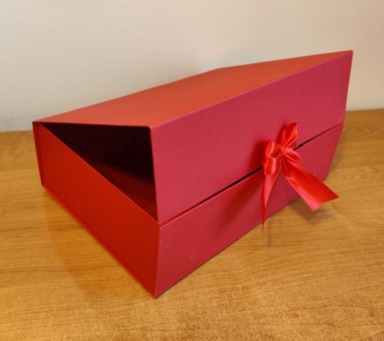 Pudełko prezentowe, magnetyczne, czerwone