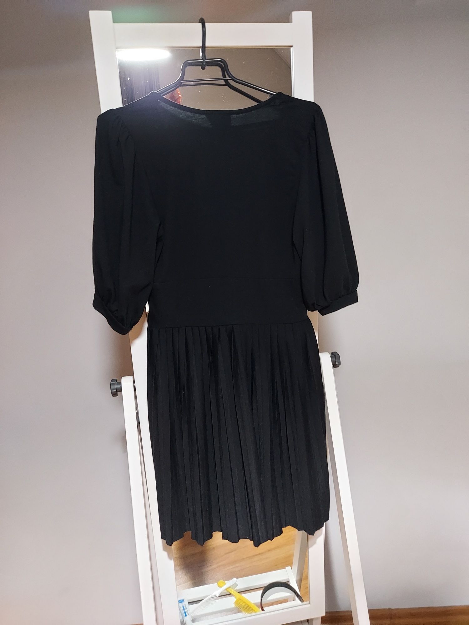 Czarna sukienka Asos 38