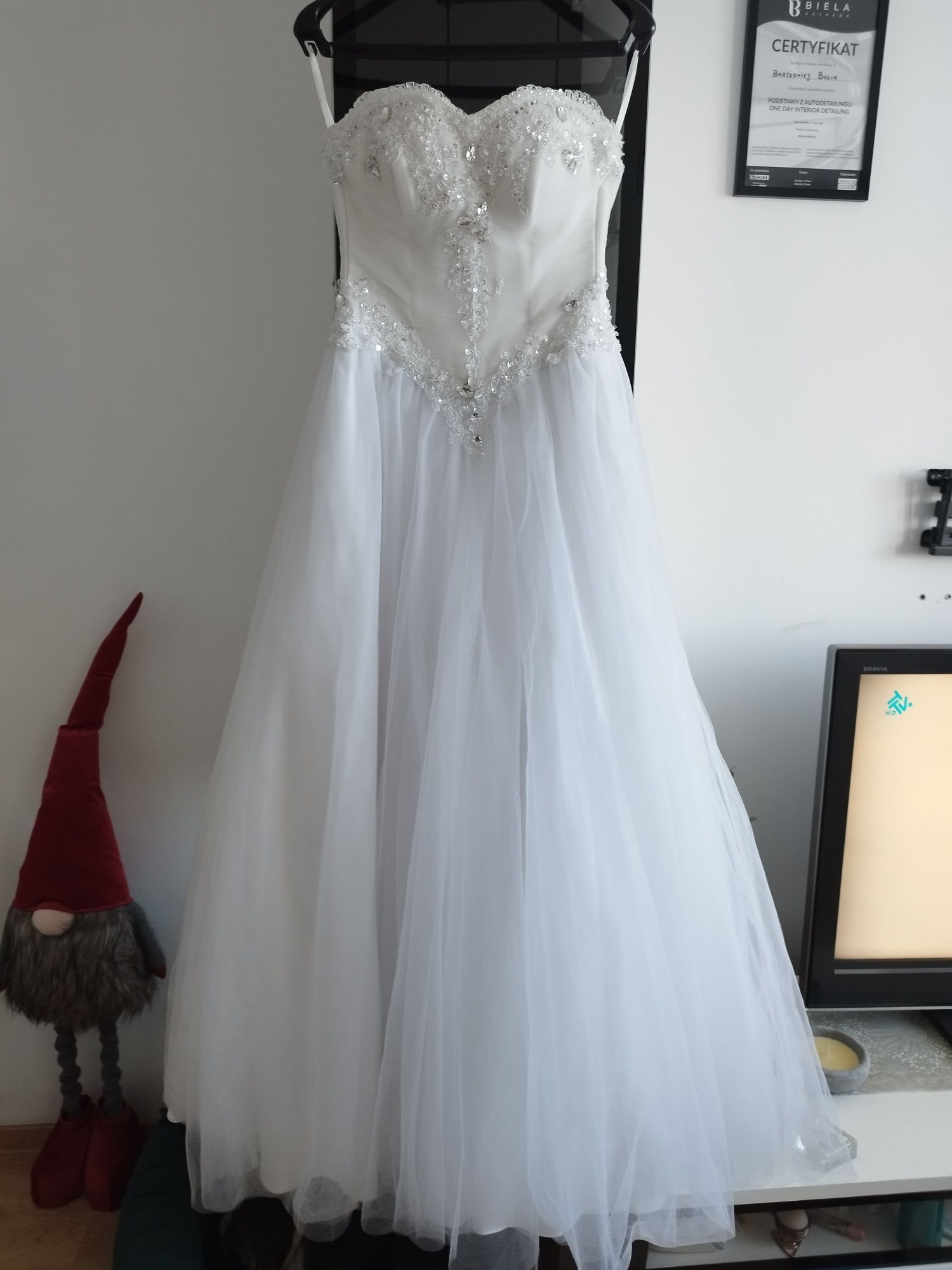 Suknia ślubna biała gorsetowa z kryształkami bogato zdobiona