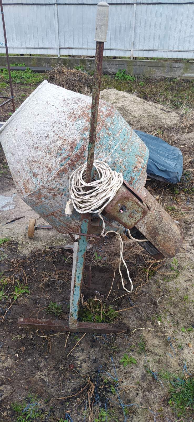 Оренда бетономішалки, бетонозмішувач. Великий об'єм. Доставка.