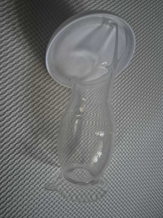 Laktator Momcozy M5 + akcesoria laktacyjne – zestaw