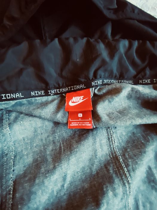 Nike dluga wiatrowka roz L