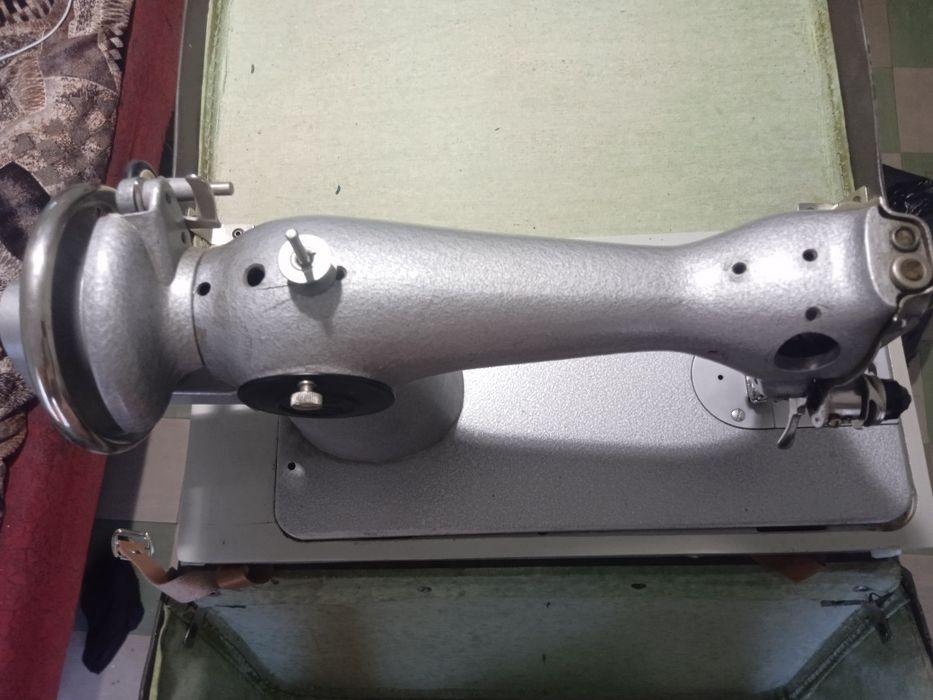 Советская швейная машинка полностью рабочая