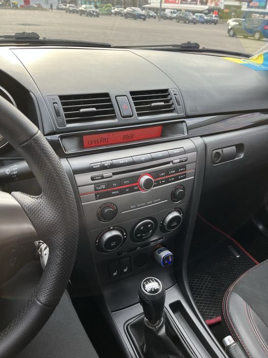 Продам автомобиль Мазда 3