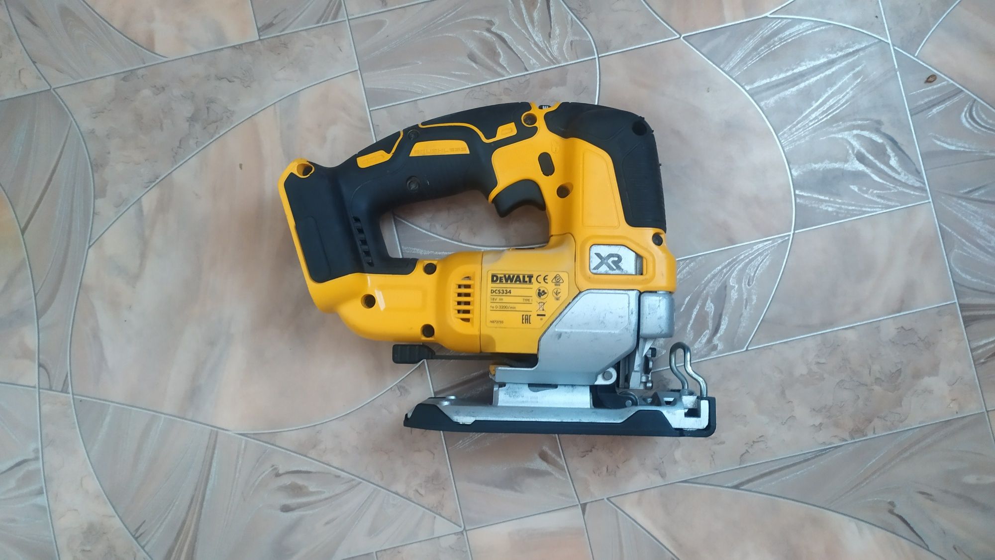DeWalt dcs 334 лобзік  безщітковий оригінал